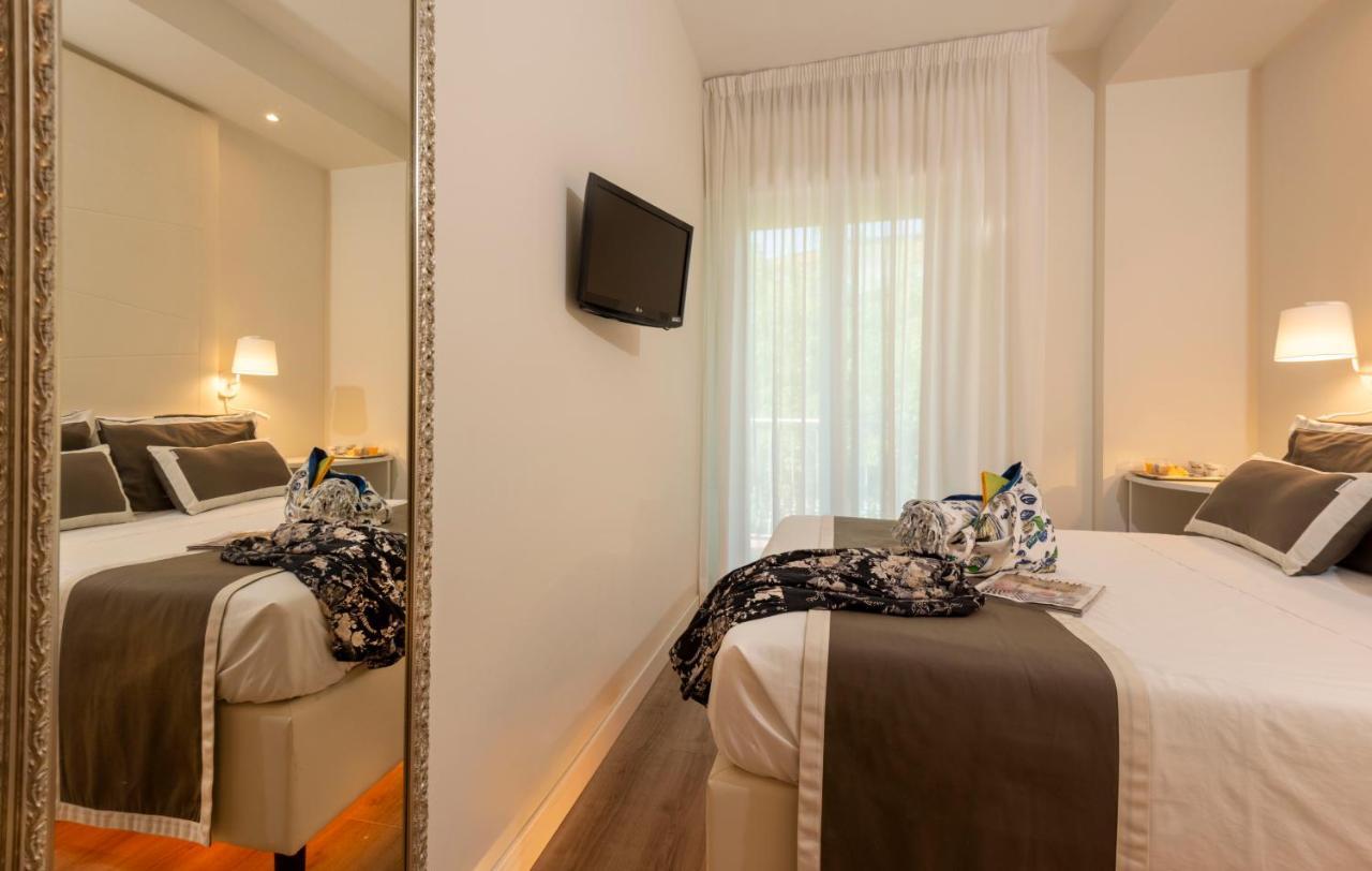 Atlas Hotel Riccione Bagian luar foto