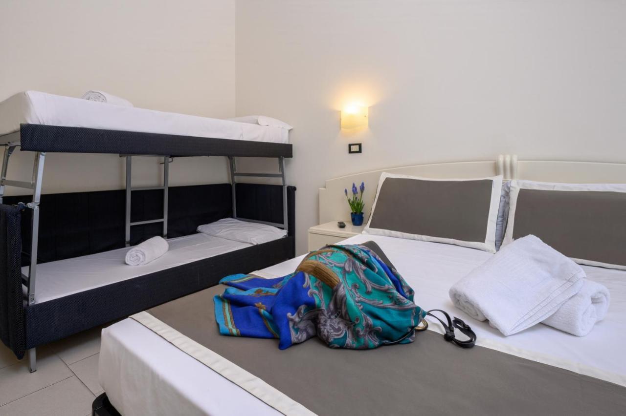 Atlas Hotel Riccione Bagian luar foto