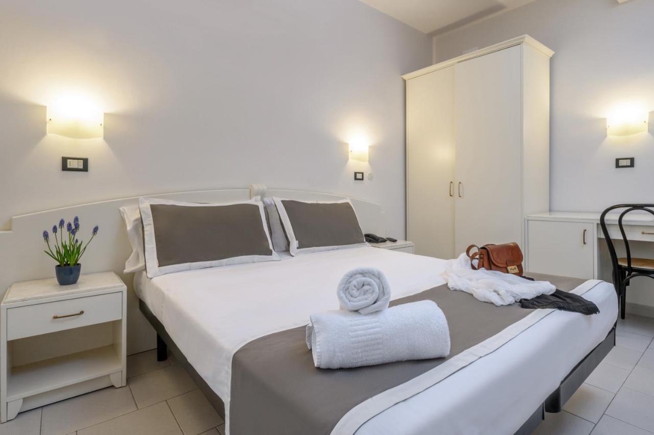 Atlas Hotel Riccione Bagian luar foto