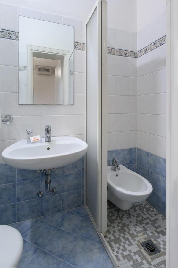 Atlas Hotel Riccione Bagian luar foto