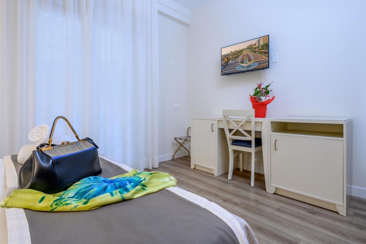 Atlas Hotel Riccione Bagian luar foto