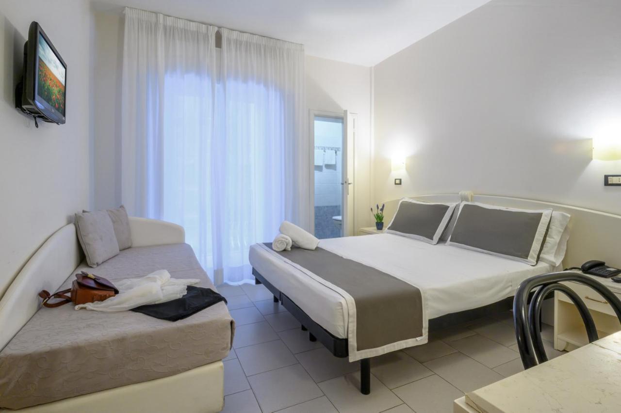 Atlas Hotel Riccione Bagian luar foto