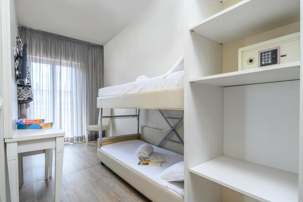 Atlas Hotel Riccione Bagian luar foto