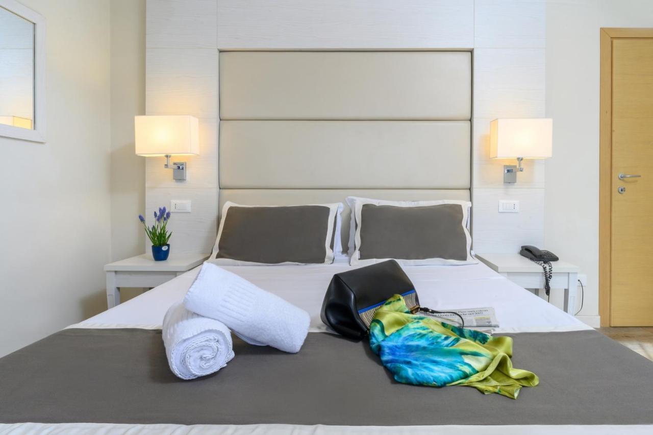 Atlas Hotel Riccione Bagian luar foto
