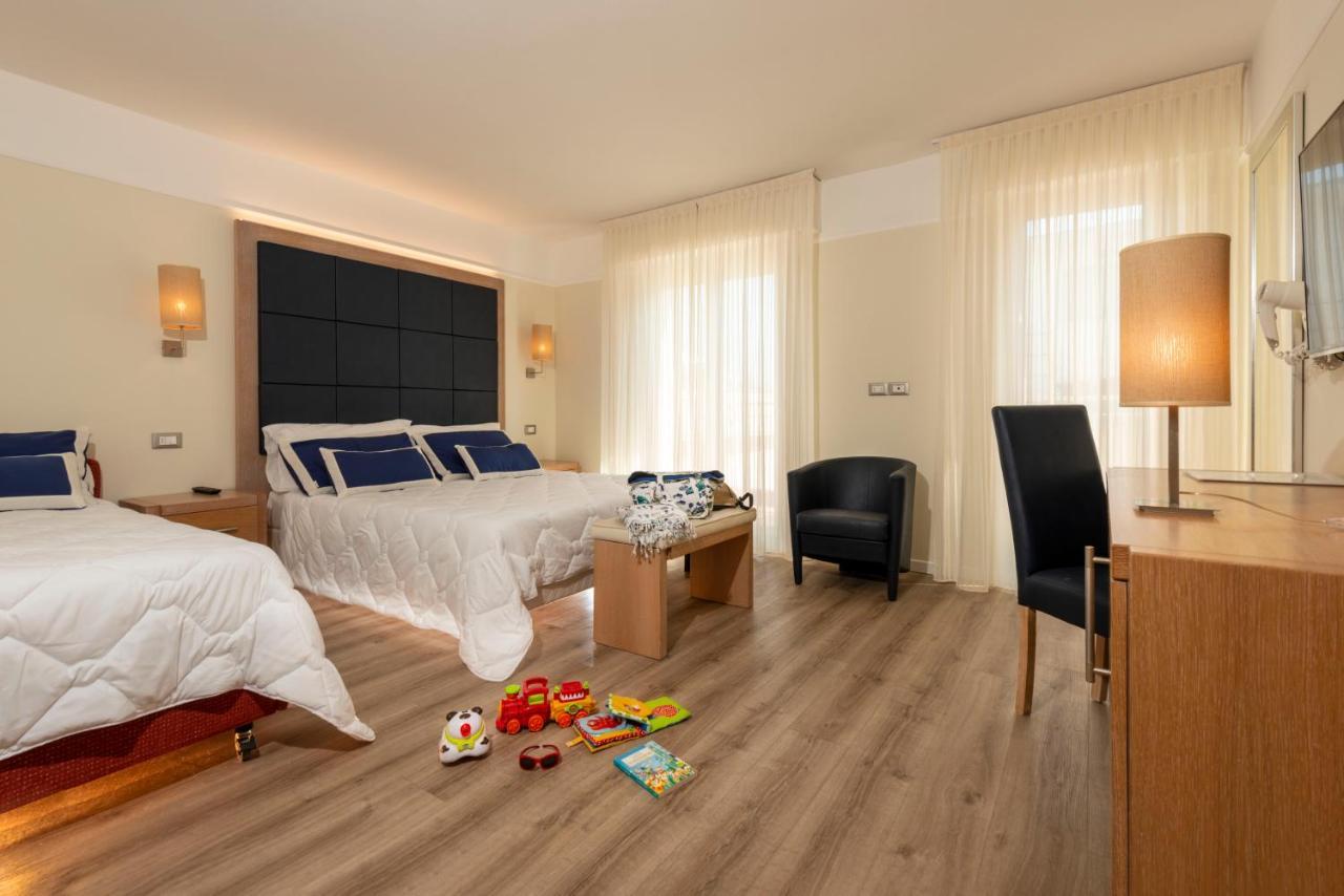 Atlas Hotel Riccione Bagian luar foto