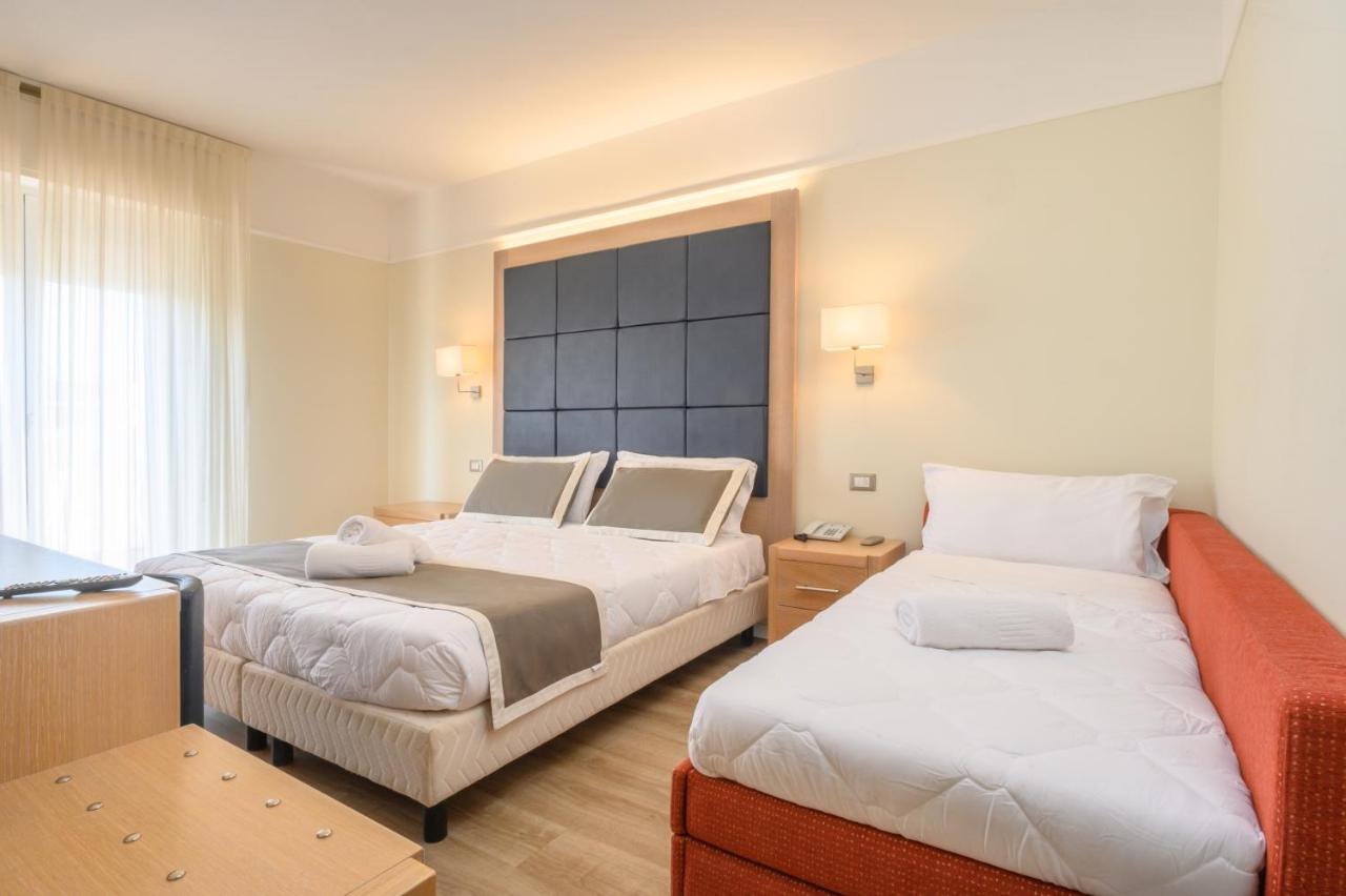Atlas Hotel Riccione Bagian luar foto
