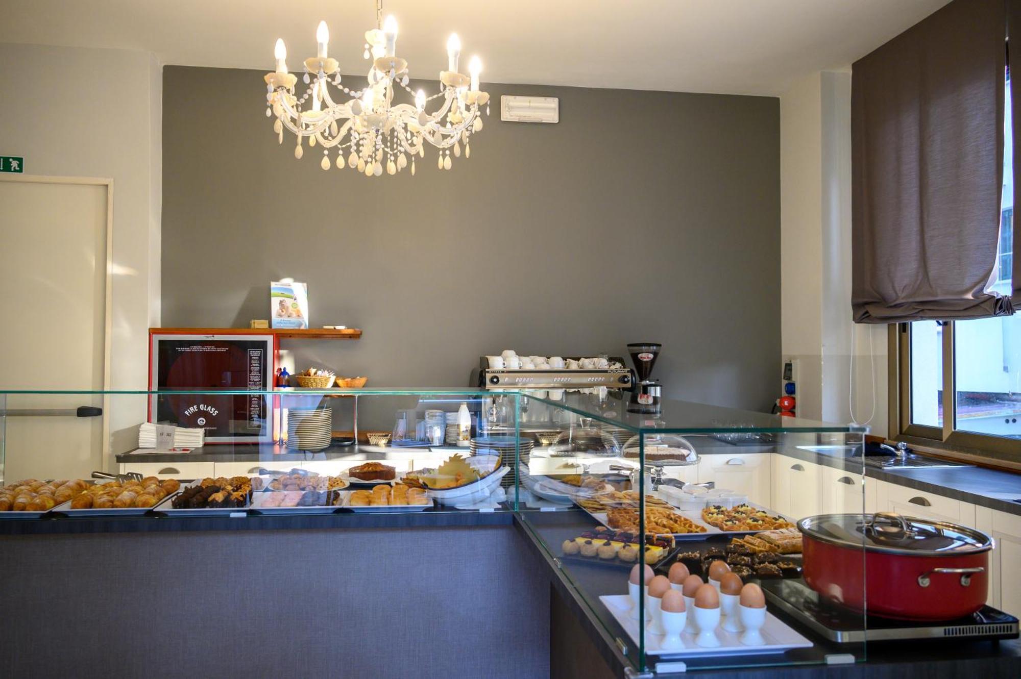 Atlas Hotel Riccione Bagian luar foto