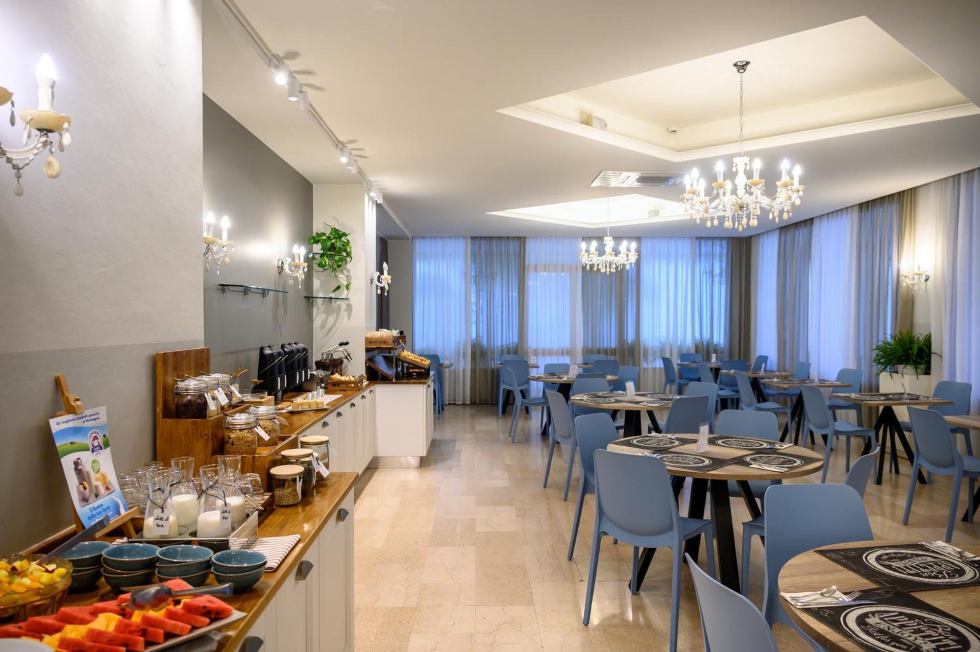 Atlas Hotel Riccione Bagian luar foto