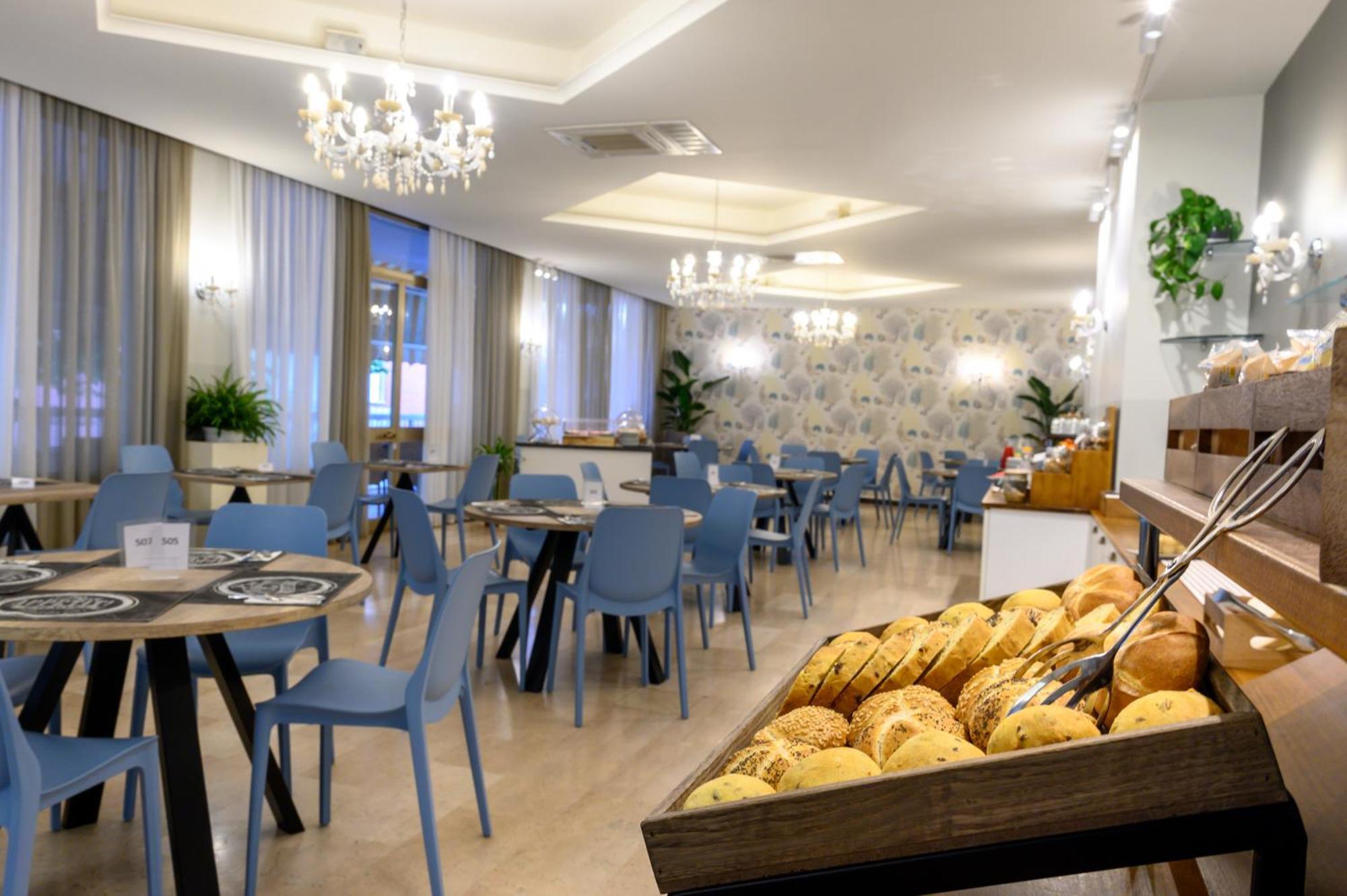 Atlas Hotel Riccione Bagian luar foto